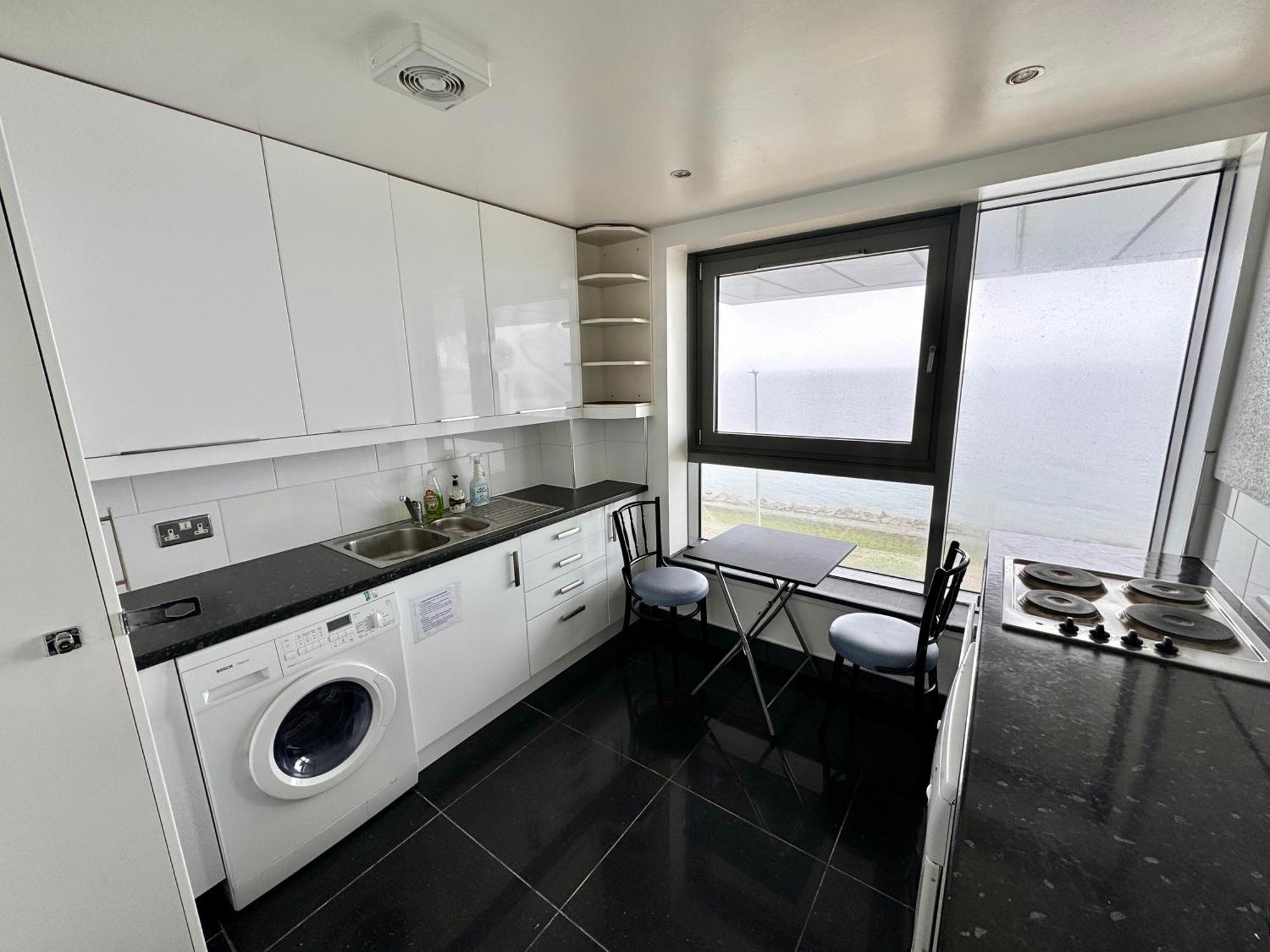 Ocean Park Apartments - Oceanfront - Free Parking And Fast Wifi Edinburgh Bagian luar foto