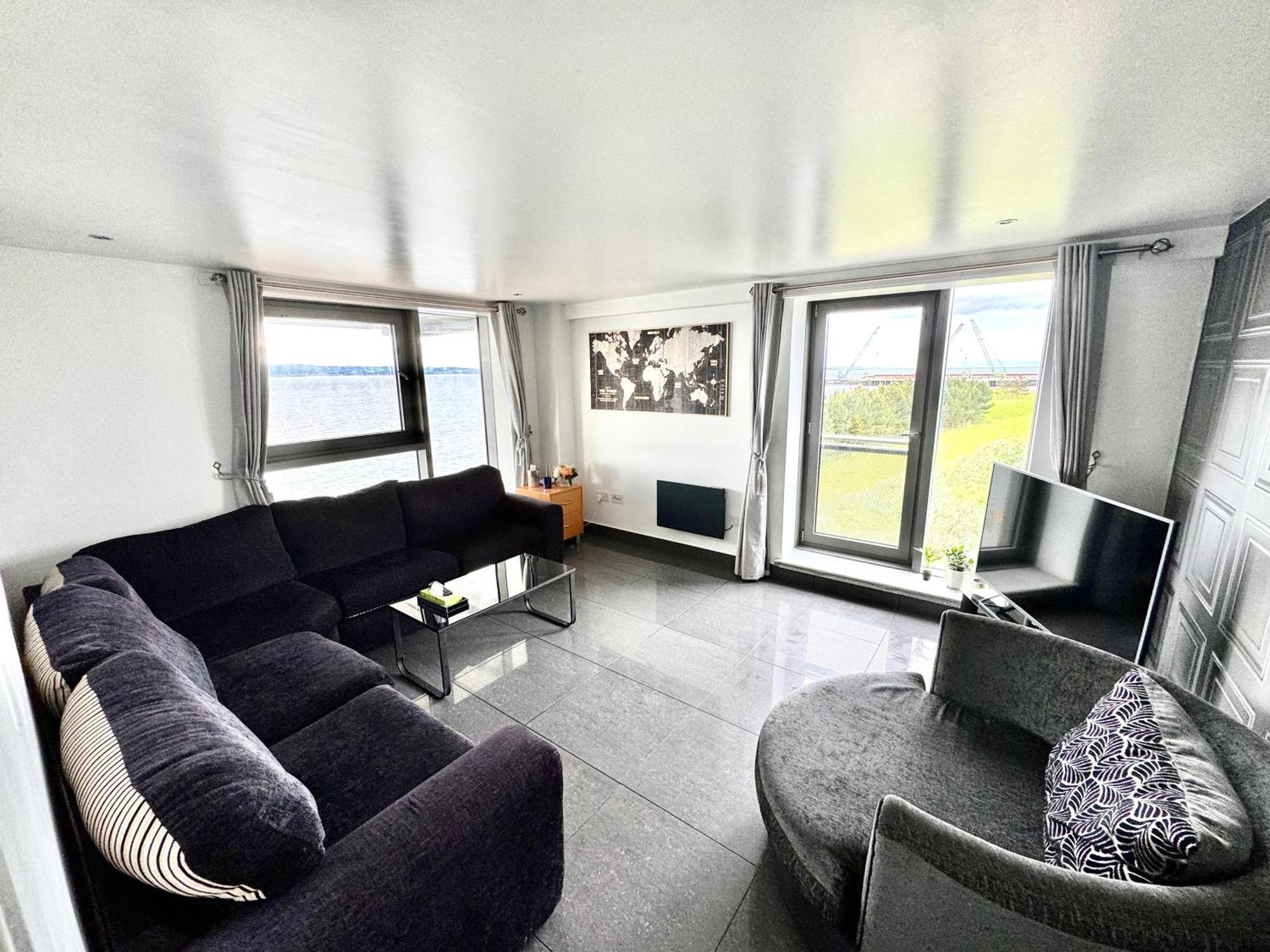 Ocean Park Apartments - Oceanfront - Free Parking And Fast Wifi Edinburgh Bagian luar foto
