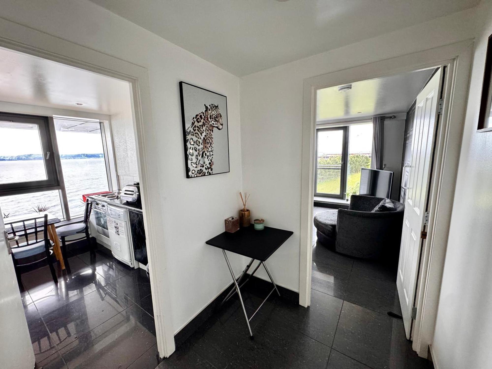 Ocean Park Apartments - Oceanfront - Free Parking And Fast Wifi Edinburgh Bagian luar foto