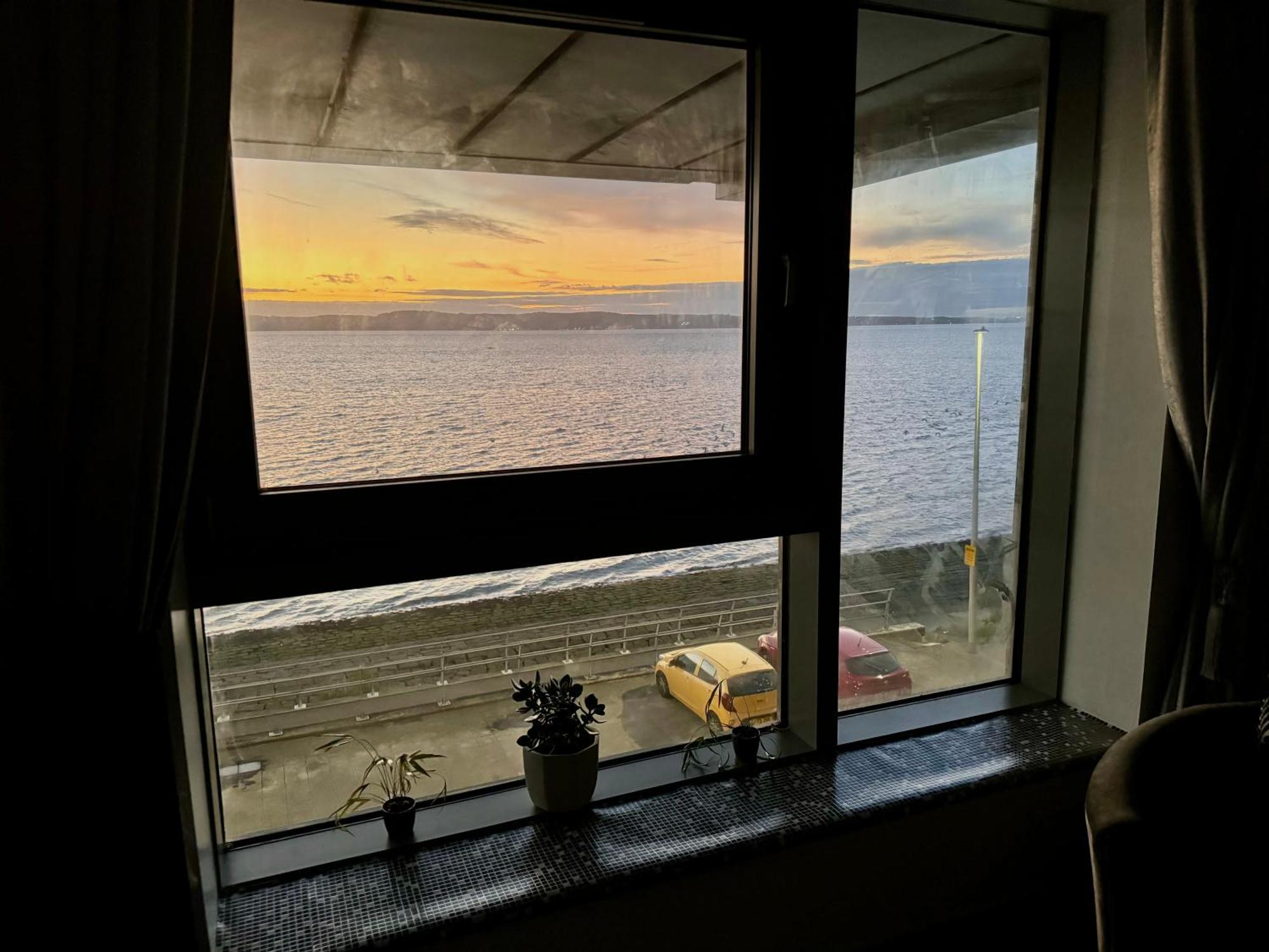 Ocean Park Apartments - Oceanfront - Free Parking And Fast Wifi Edinburgh Bagian luar foto