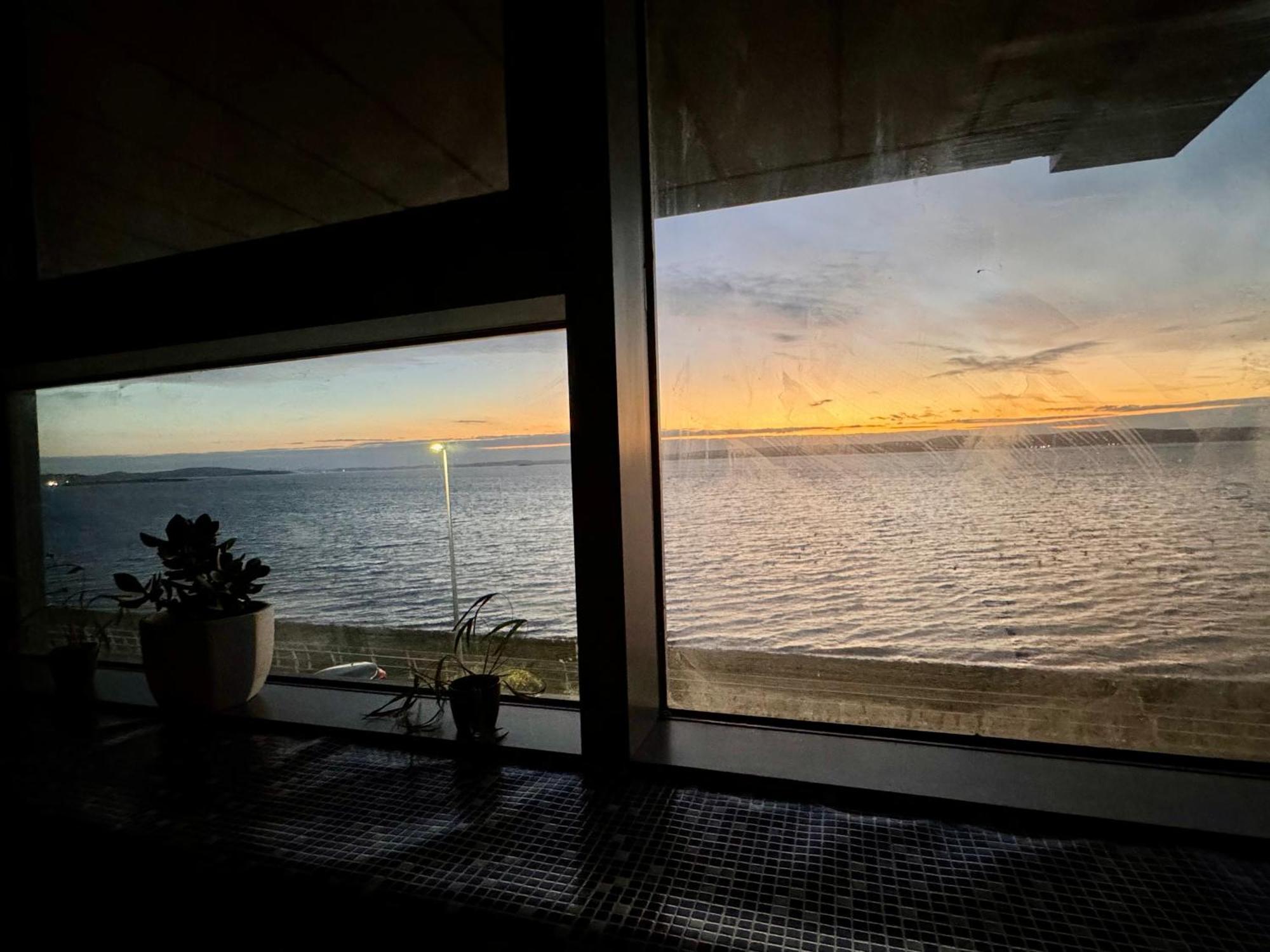 Ocean Park Apartments - Oceanfront - Free Parking And Fast Wifi Edinburgh Bagian luar foto