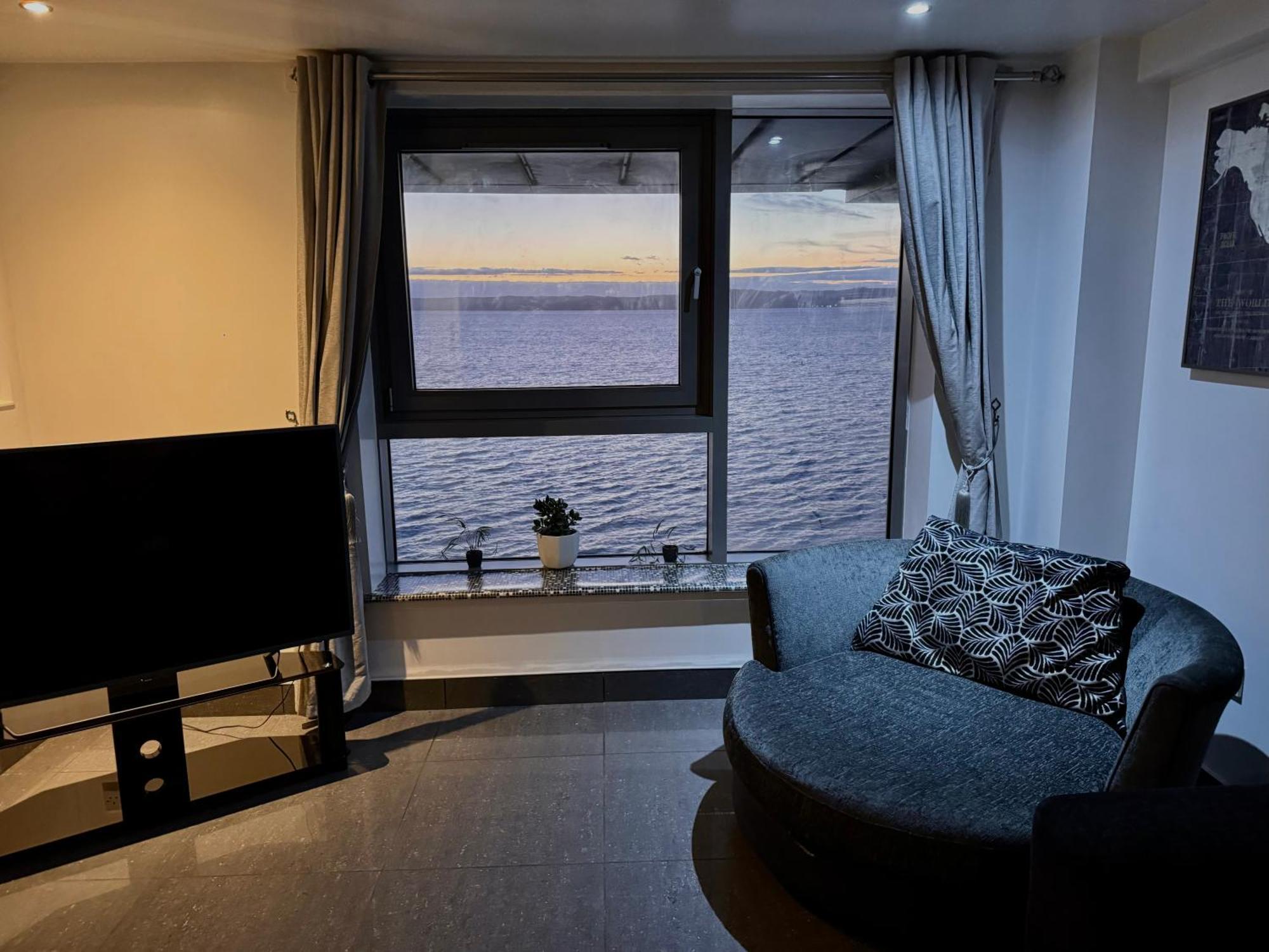 Ocean Park Apartments - Oceanfront - Free Parking And Fast Wifi Edinburgh Bagian luar foto