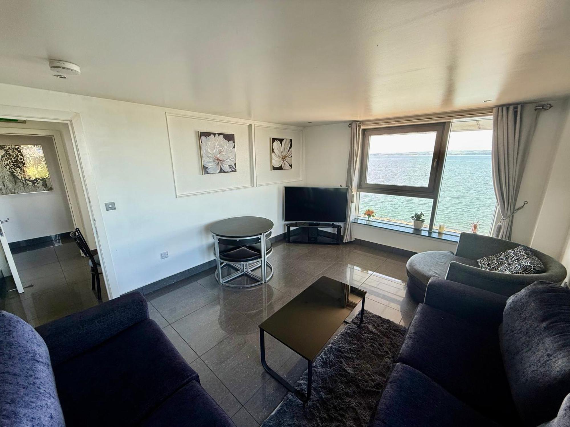Ocean Park Apartments - Oceanfront - Free Parking And Fast Wifi Edinburgh Bagian luar foto
