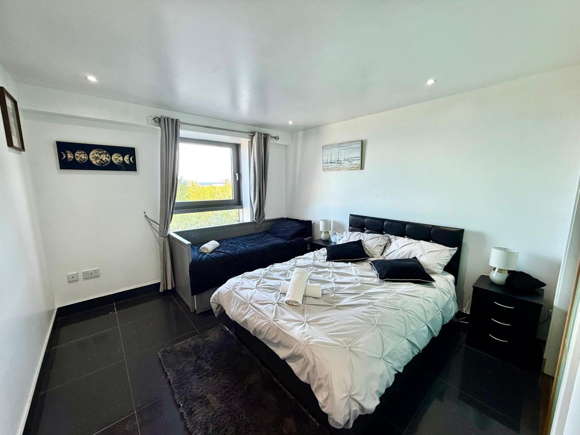Ocean Park Apartments - Oceanfront - Free Parking And Fast Wifi Edinburgh Bagian luar foto