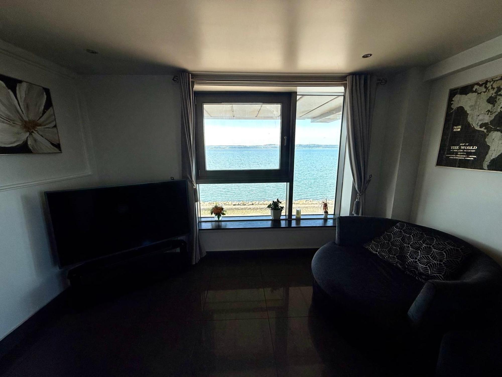 Ocean Park Apartments - Oceanfront - Free Parking And Fast Wifi Edinburgh Bagian luar foto